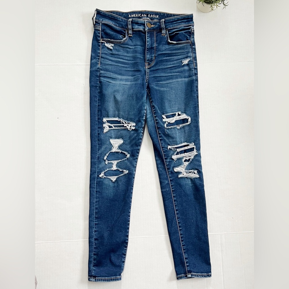 American Eagle Next Level Stretch Hi-Rise Jegging in Medium Wash Distress